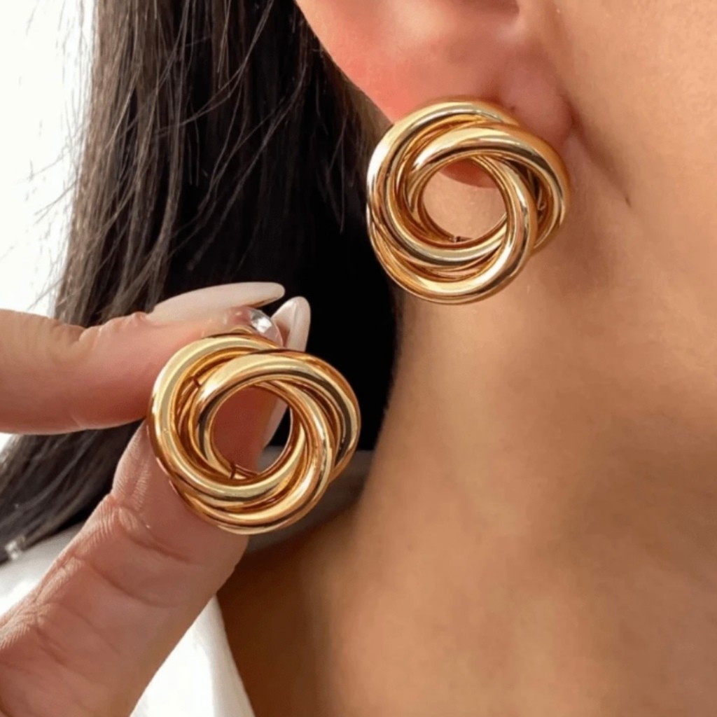 Brinco Redondo Trançado Atemporal Folhado a Ouro 18k e Prata 925 em Oferta na Shopee