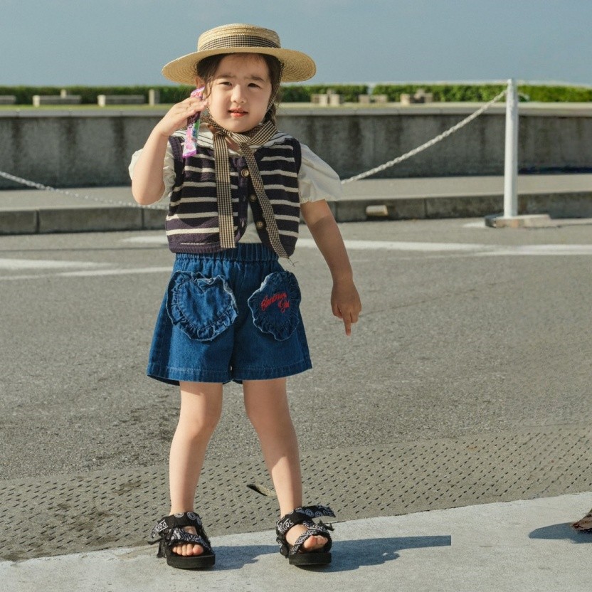 Theioioio Colete Infantil de Tricô Listrado Estilo Preppy Gola V Alta Elasticidade Moda Boutique para Crianças TYX70168