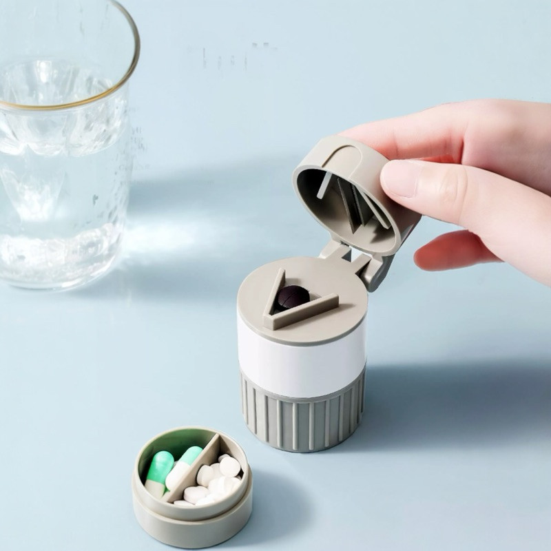 Cortador e Triturador de Comprimidos 4 em 1 com Porta-Remédios e Copo – Uso Doméstico e Portátil