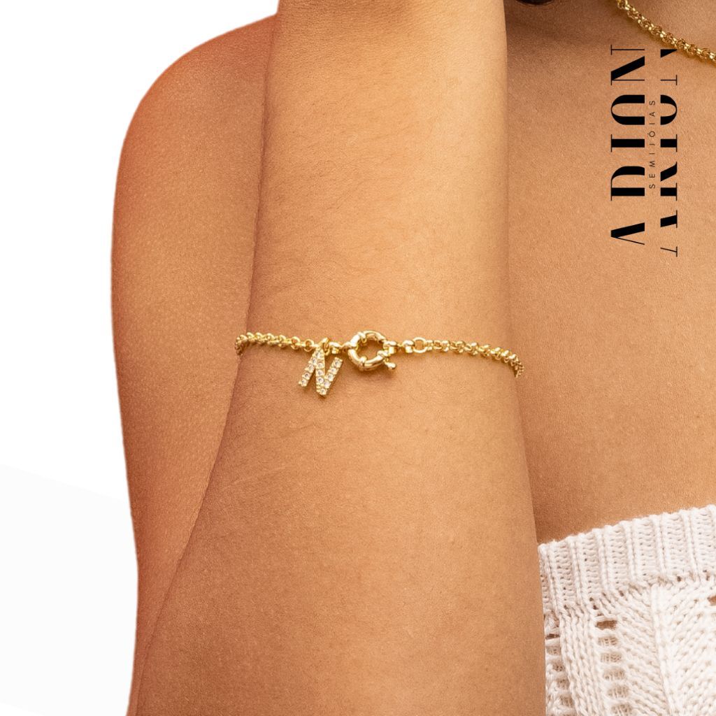 Pulseira Pingente Letra Inicial Cravejada Em Zircônia e Elos Português Semijoia Banhada a Ouro 18K