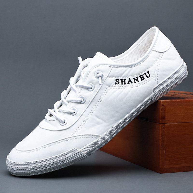 Sapatos masculinos verão respirável 2026 novo estilo na moda All-Match sapatos brancos masculinos deslizamento em sapato