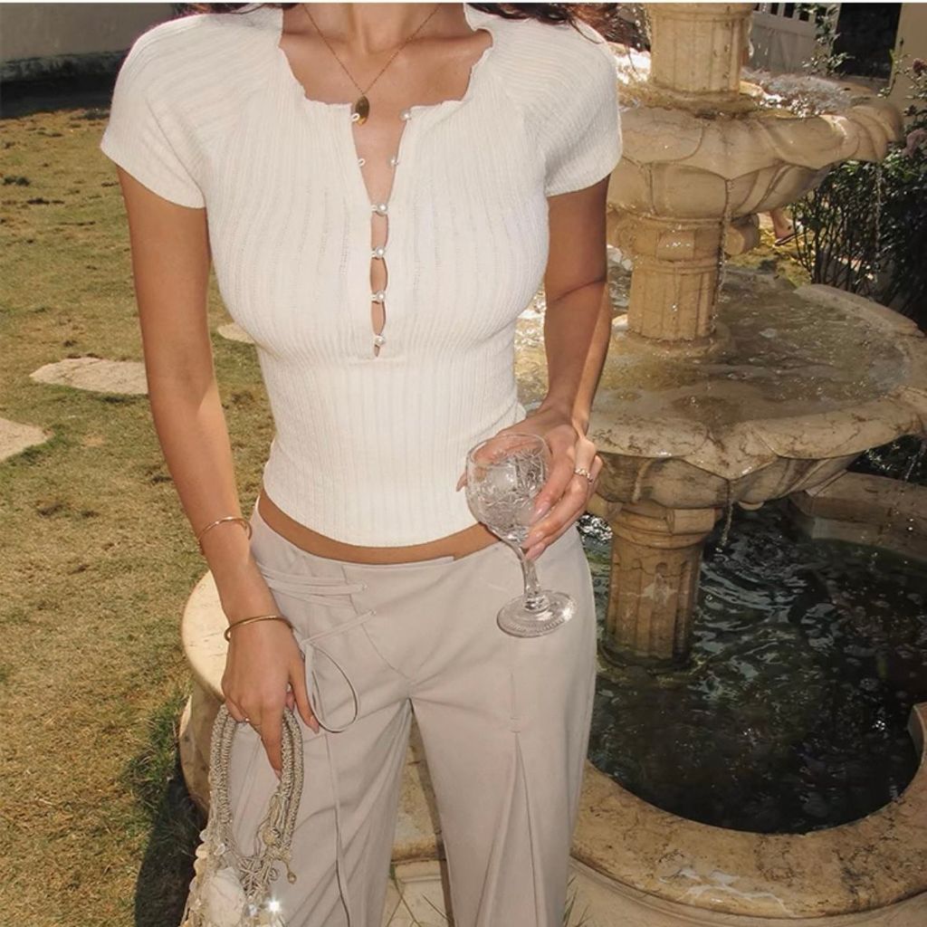Pérola Henry francês Sexy pérola manga curta camiseta feminina 2025AW início da primavera novo estilo em torno do pescoç