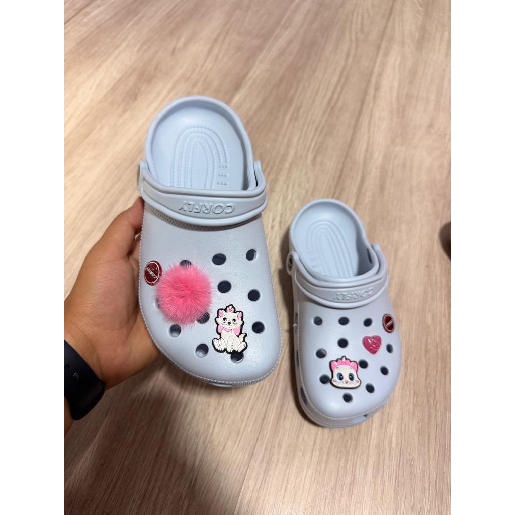 Tenis Havaianas PLATAFORMA ALTA NUVEM MACIA 100 % DECORADA COM BÓTONS PINGENTES EM ABS CONFORTÁVEL