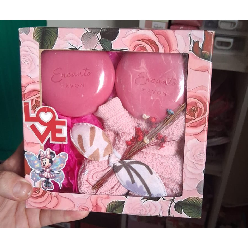 Kit Presente Avon Encanto Feminino 2 Sabonetes Perfumados, Toalha de Mão, xuxa