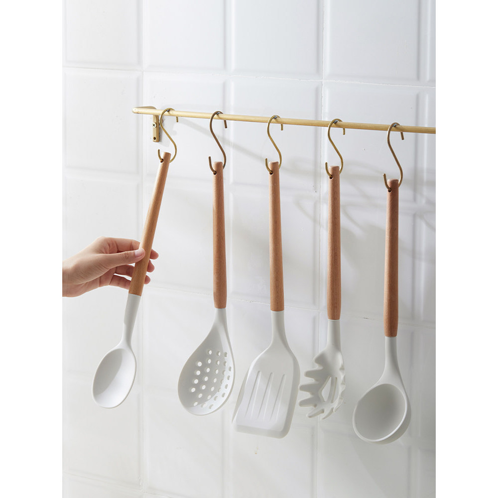Mili estilo antiaderente Pan dedicado colher de sopa branca coador doméstico resistente a altas temperaturas utensílios 