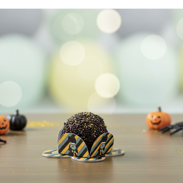 100 Forminhas Brigadeiro Docinho 4 Pétalas Batman Cute Para Festas Aniversários Eventos Doces Confeitaria Beijinho