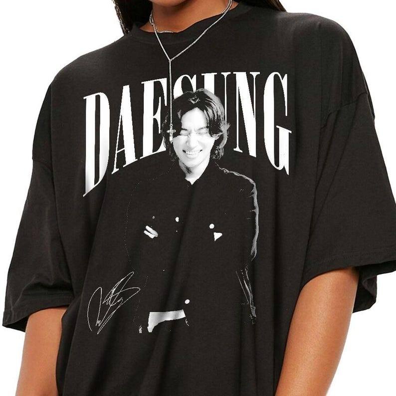 「BR.Moonlight」Camiseta Unissex BIGBANG Daesung KPop Estampa Show Verão Confortável Divertida Estilosa Moda Casual
