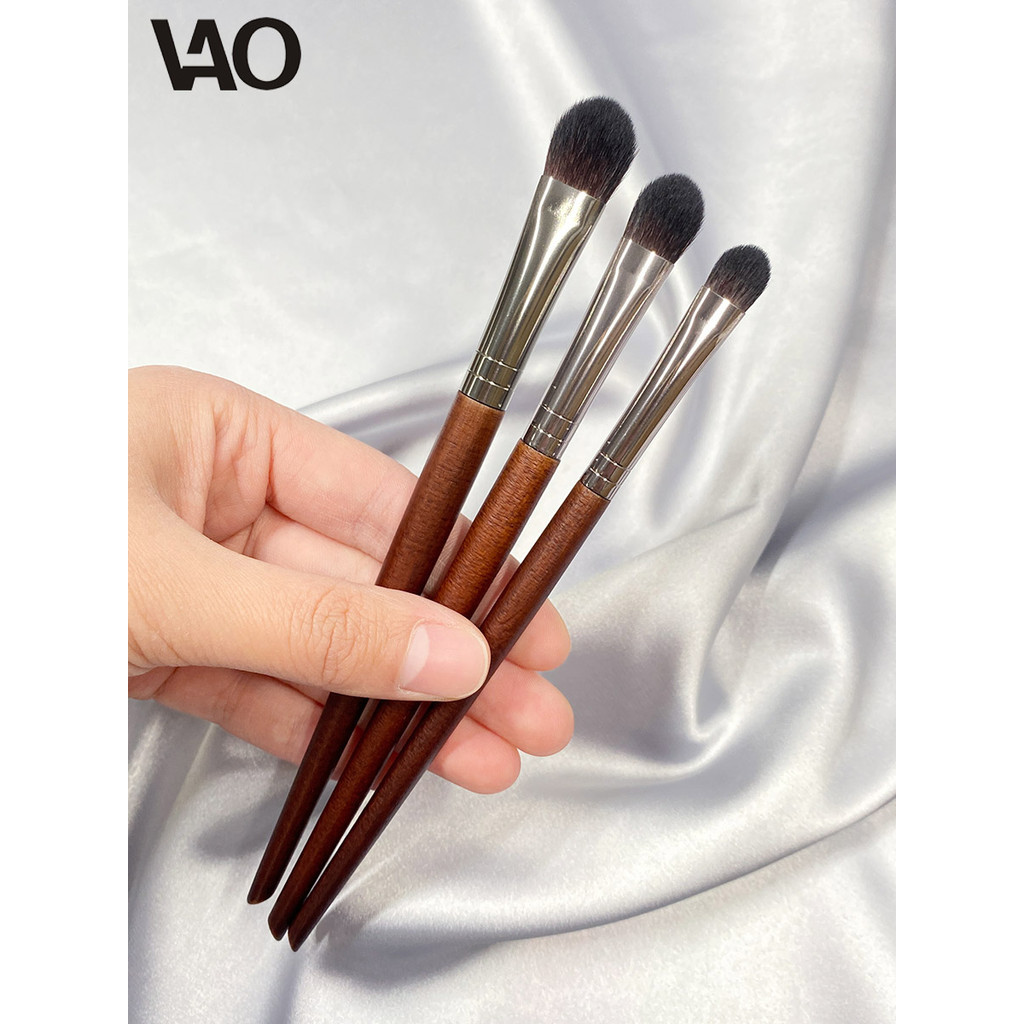Conjunto de pincéis de sombra de amêndoa com coração de pêssego Conjunto de três peças Pincel de loja de cores Pincel de