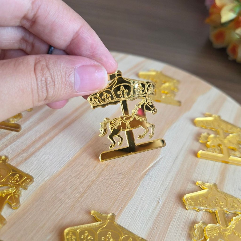 Aplique Espelhado Carrossel Dourado 4cm – Kit com 10 Unidades