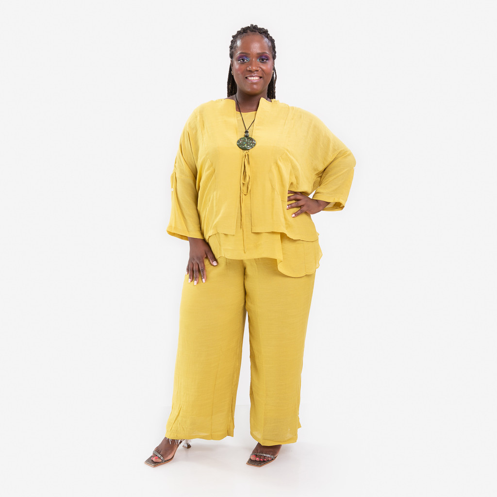 Pantalona assimétrica mostarda lisa plus size