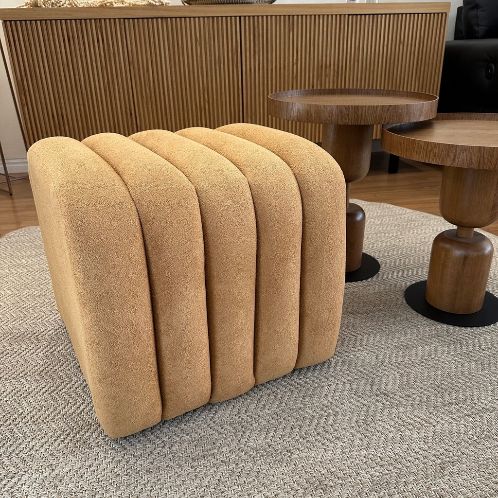 Puff para Sala de Estar Tube Bouclê Amarelo Mostarda Mostarda