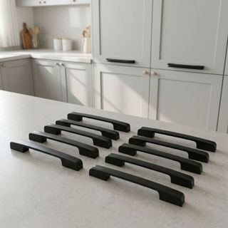Puxador Itatiaia Canyon Black Duas Furações 160mm 192mm - Puxador para Móvel Porta Gaveta - Kit 10
