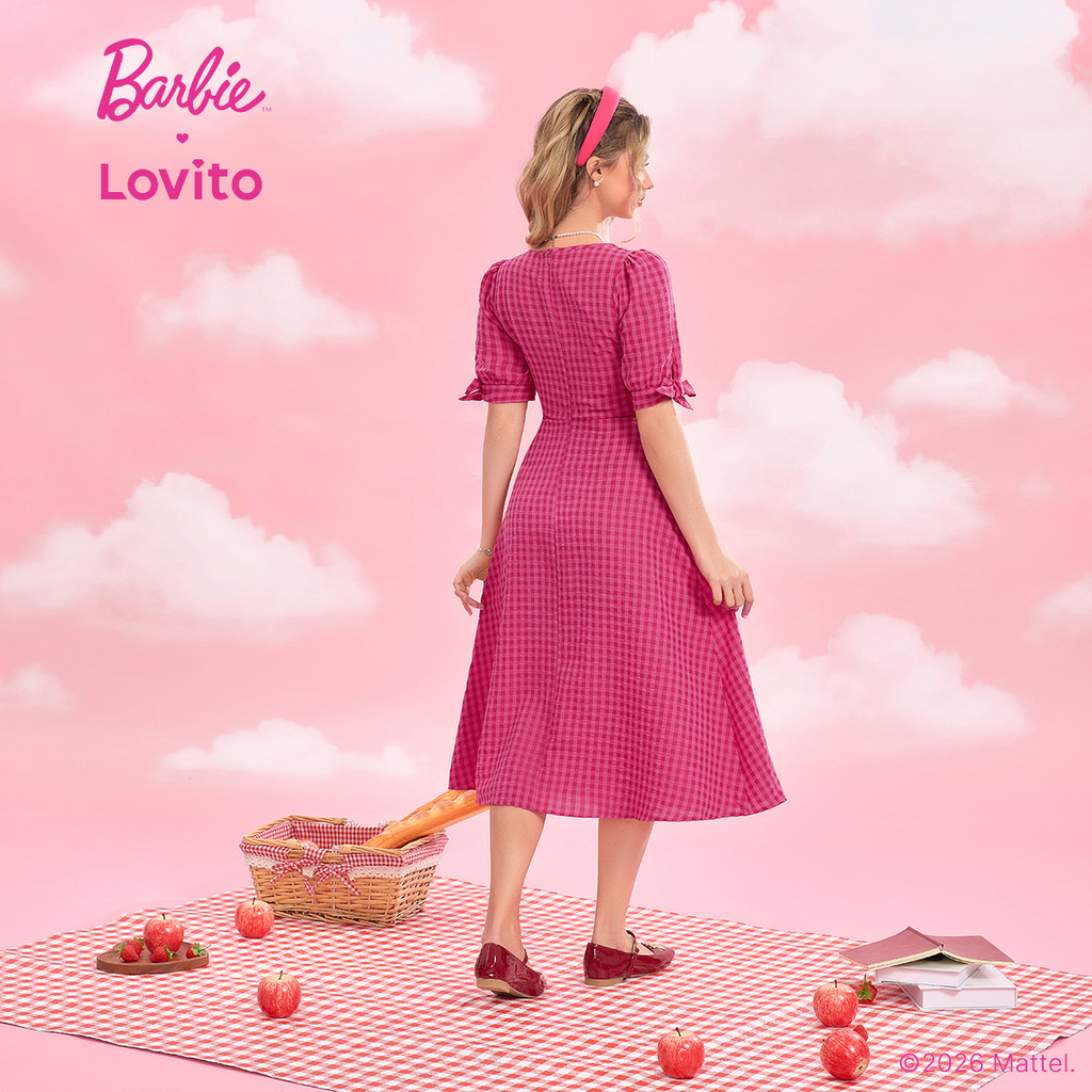 Barbie™ X Lovito Vestido Xadrez Casual Rosa Vermelho Babado Na Barra Primavera/Verão DRBL4PAD013 · foto 2