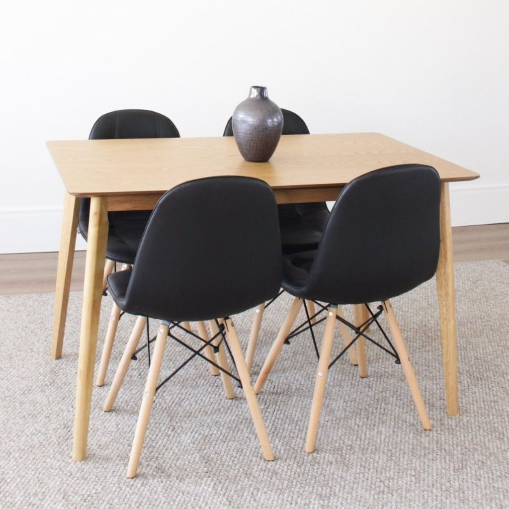 Conjunto Mesa Finlândia 120x73,5cm Tampo MDF com 4 Cadeiras Eiffel Botonê  Preto/Natural