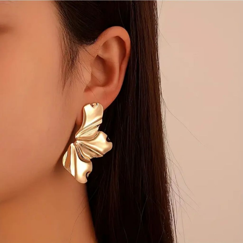 Brinco Meia Folha Pétala Martelado Flor Folheado à Prata925 e Ouro18k