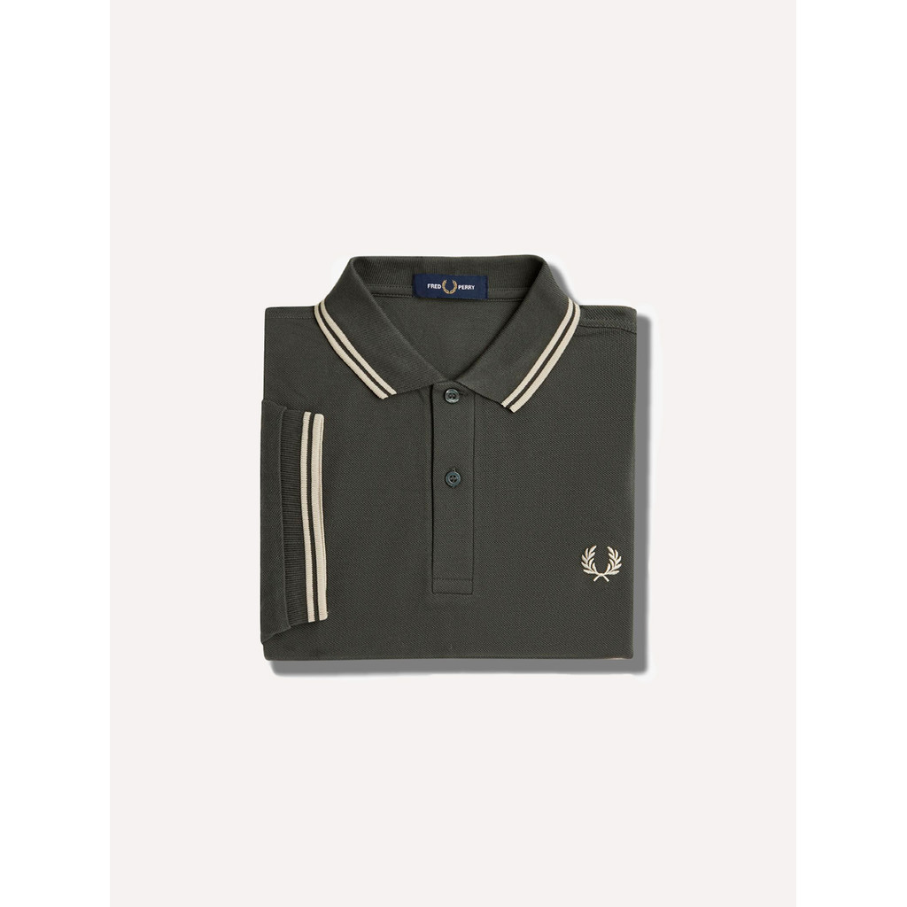 Polo Fred Perry Masculina Piquet Regular Beige Twin Tipped Verde