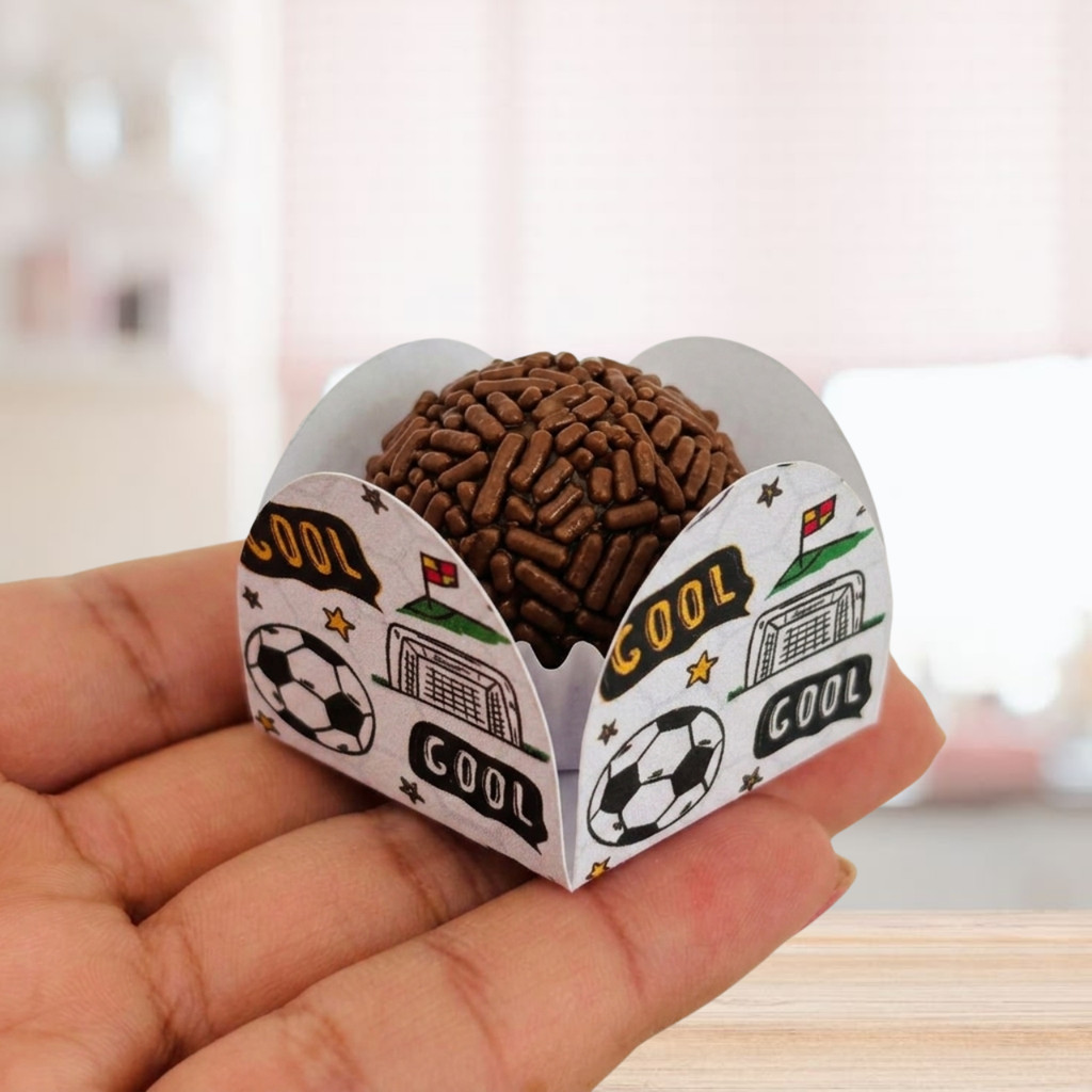 Kit 50 Forminhas Gool Futebol Brasil de Doce Brigadeiro Personalizada 4 Pétalas Festa Aniversário Mimos