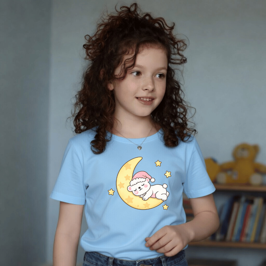 Camiseta Infantil Estampada Criança Urso Dormindo Na Lua 100% Básica Manga Curta Unissex Masculina e Feminino Básica