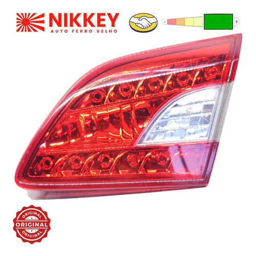 Lanterna Tampa Direita Nissan Sentra 2014 2015 2016 2017 Direito/passageiro Vermelha