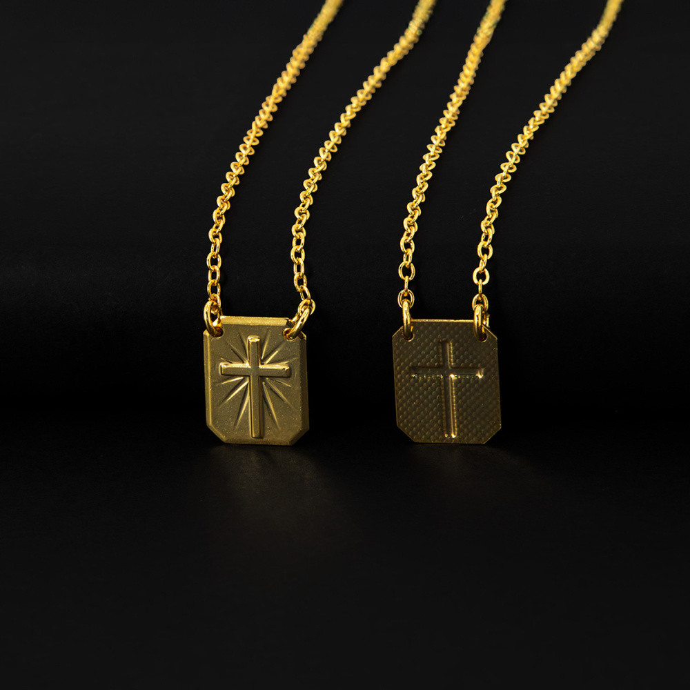 Escapulário Cruz Divina Banhadoem Ouro 18K — LABRILHO Joias — Banhado Ouro 18K Antialérgico
