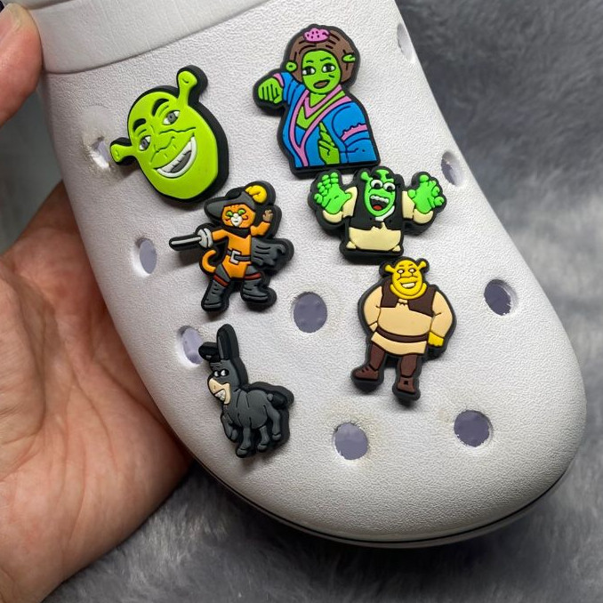 Kit 3 ou 5 Peças Pins/Bottons Emborrachados Para Babuche - Turma do shrek