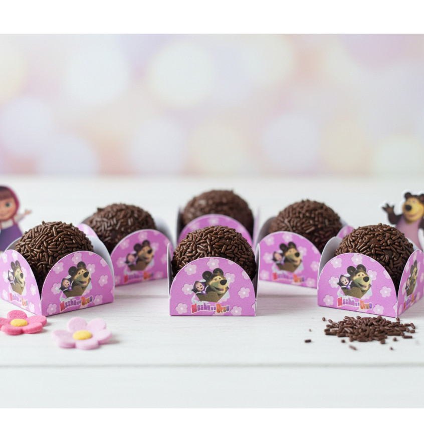 100 Forminhas Brigadeiro Docinho 4 Pétalas Masha e o Urso Para Festas Aniversários Eventos Doces Confeitaria Menina Rosa