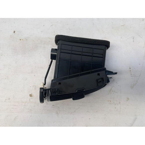 Difusor Ar Central Esquerdo Hyundai I30 2009 2012 974102l000