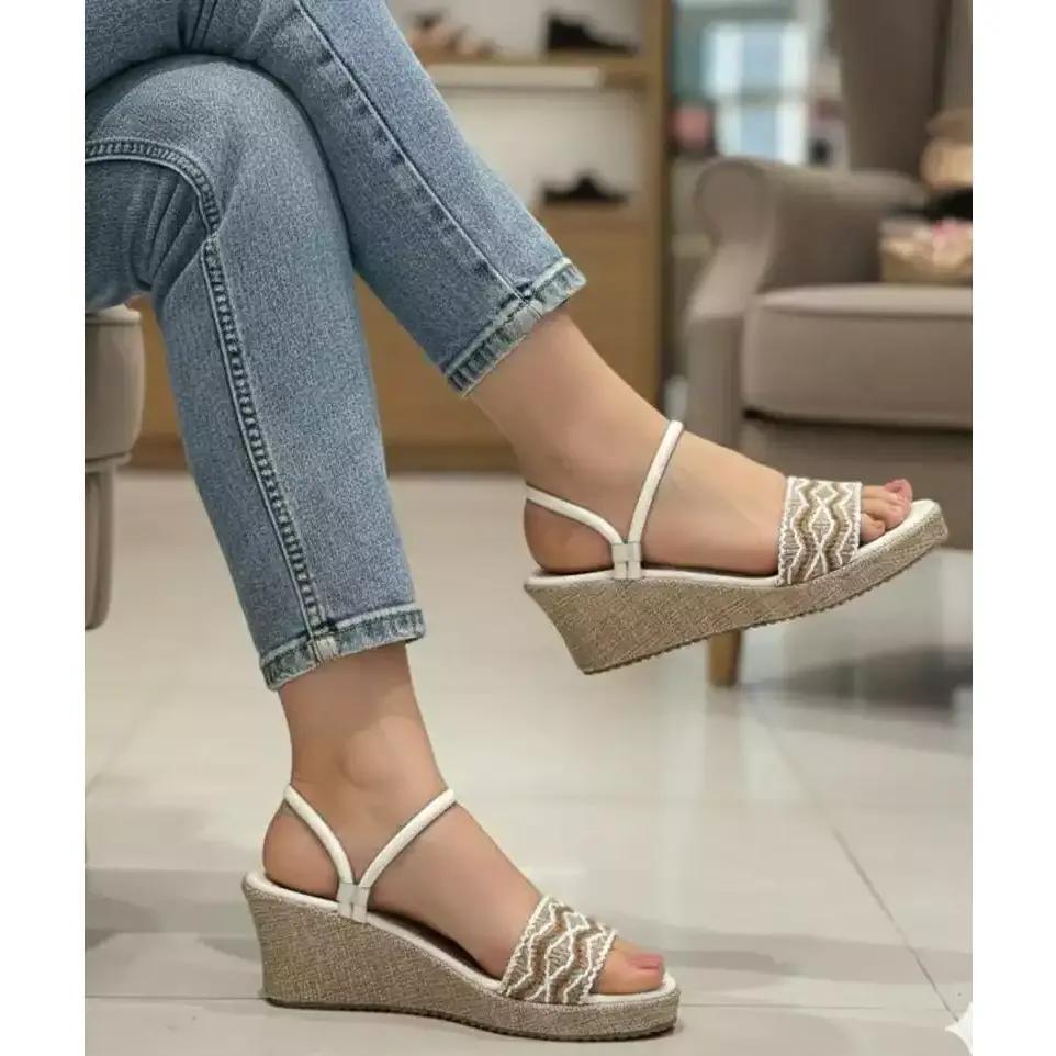 Sandália Anabela Salto Feminino Bordada 5,5cm Confortável Casual Elegante com Solado Antiderrapante