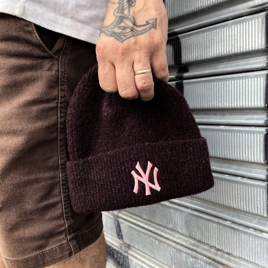 Gorro Touca New Era Wide Cuff Beanie New York Yankees MLB 60691347C008U