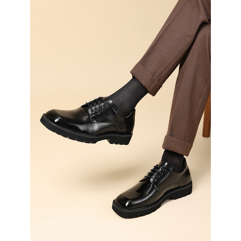 Novo laço de sola grossa High-End Derby sapatos masculinos dedo do pé grande couro brilhante Casual dedo do pé quadrado 