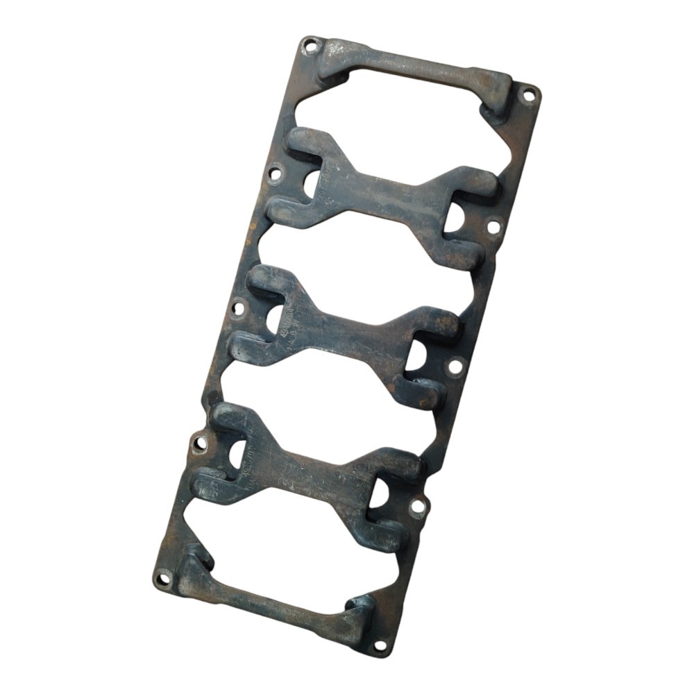 Placa Chapa Sobre Cárter Motor Fixação Motor Cummins Isb 4.5