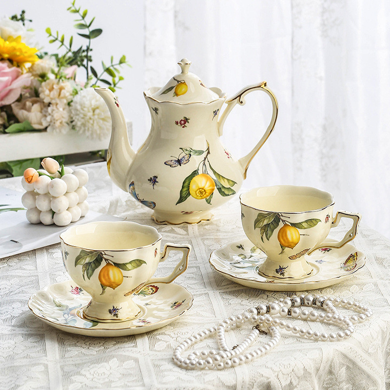 Conjunto de xícaras de café vintage, garrafa de água, pires francês, xícara de chá inglês, copo de água, xícara de chá