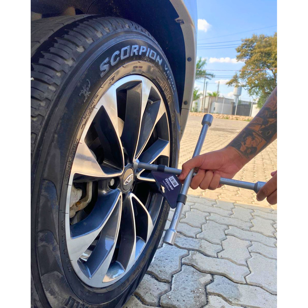 Chave De Roda 4 Bocas Para Qualquer Carro 17/19/21/23mm Universal Reforçada