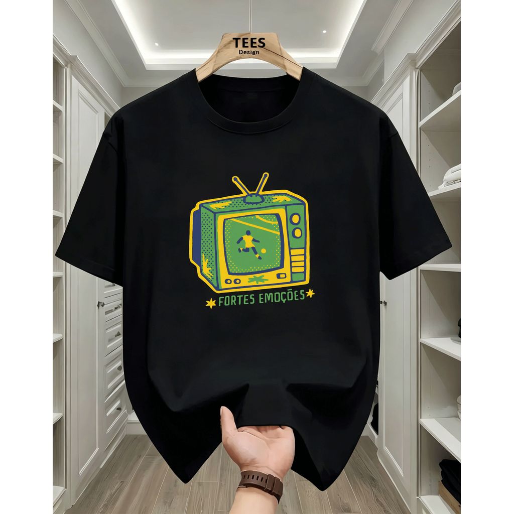 2026 Camiseta Masculina Estampa Televisão Retrô com Jogador de Futebol Atemporal Moderna Confortável Tendência