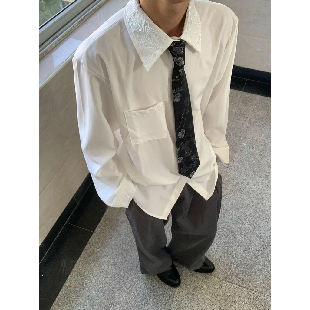 Versão coreana na moda bordado flor colarinho camisa masculina High-End sentido rufião bonito Design sentido nicho clean