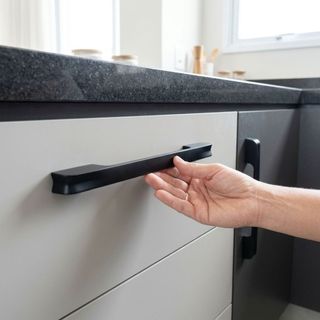 Puxador Itatiaia Canyon Black Duas Furações 160mm 192mm - Puxador para Móvel Porta Gaveta