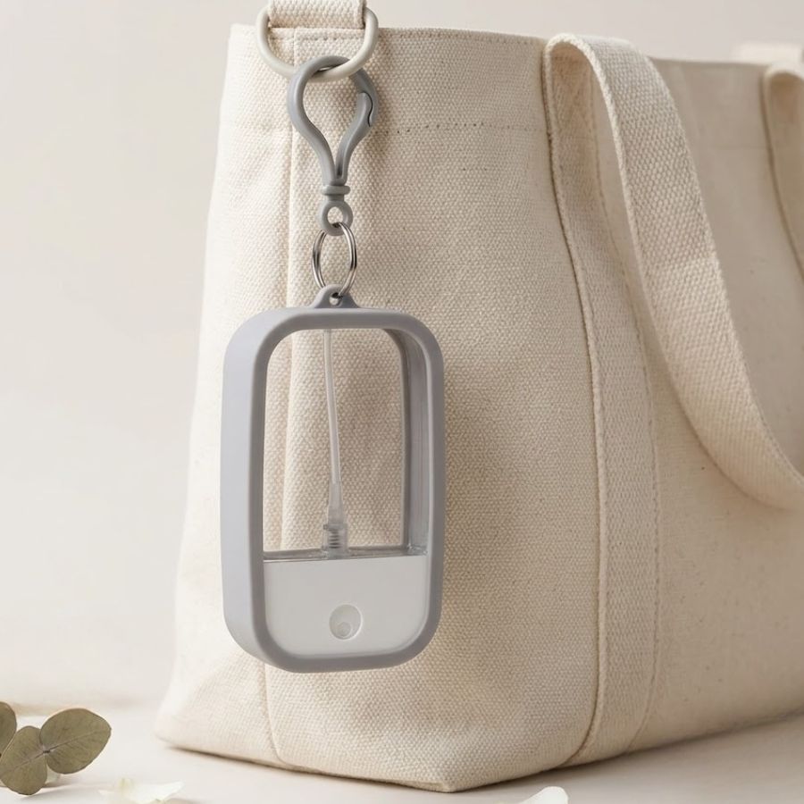 Frasco Spray Portátil Macaron Cartão com Capa de Silicone e Gancho Inferior - Cinza - 1 unidade - Rizzo