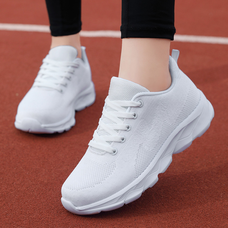 Outono rendas sapatos femininos malha respirável sapatos planos sapatos brancos femininos casuais tênis de corrida sola