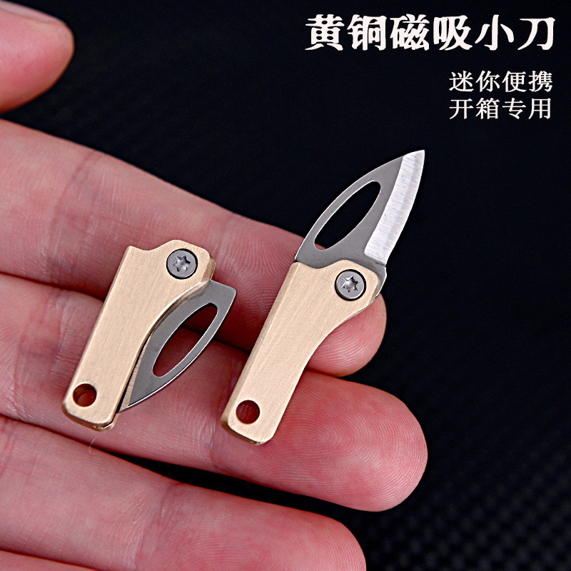 EDC portátil Mini faca de bronze magnética bolso portátil Unboxing faca chaveiro pingente ferramenta emergência faca dob