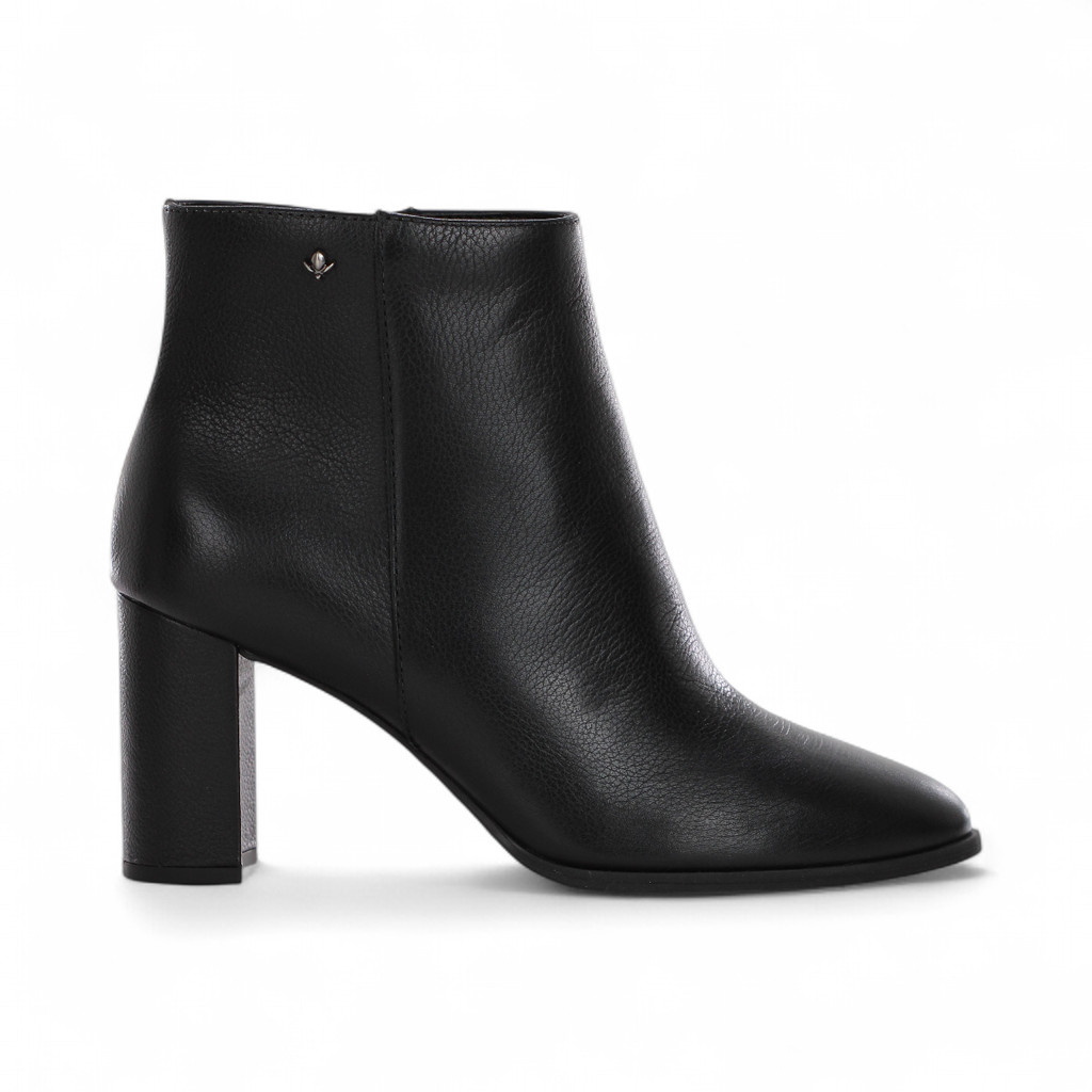 Bota Cravo e Canella Couro Tumbled Preto - Feminino