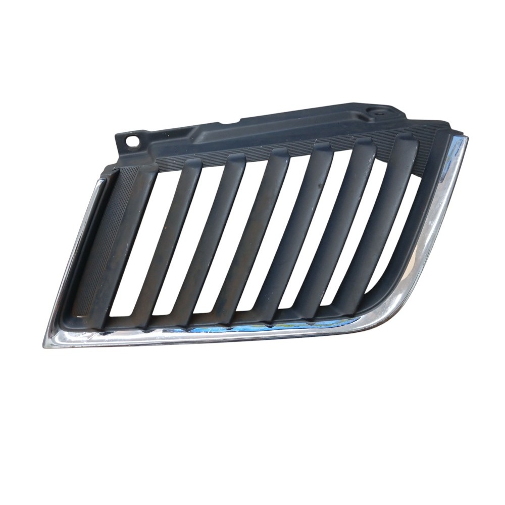 Grade Para-choque Dianteiro Direito Radiador L200 Triton 07