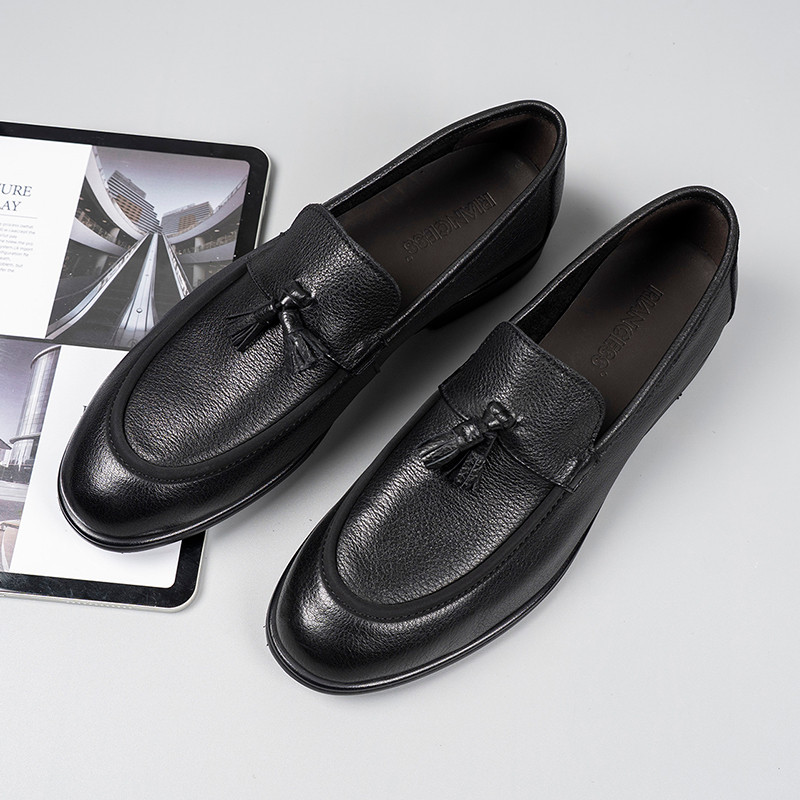 Primavera mocassins novo estilo dedo do pé redondo sapatos de couro casuais borla respirável sapatos masculinos de couro