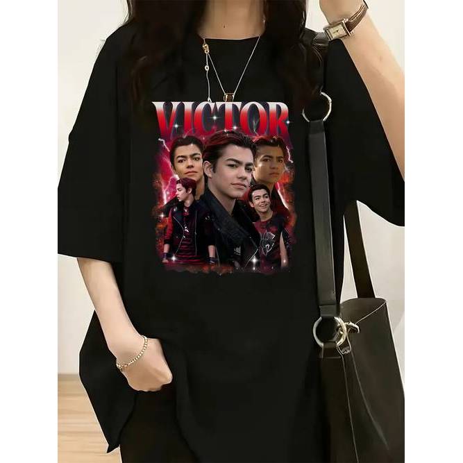 「BR.Moonlight」Camiseta Feminina VICTOR Estampa Flamejante Personagens Confortável Moderna Estilosa Moda Casual