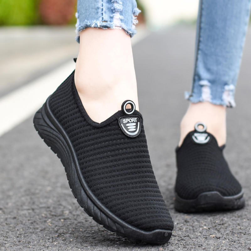 Sapatos de pano antigos de Pequim Sapatos femininos de verão Sapatos de rede femininos respiráveis Sola macia Slip-On Es