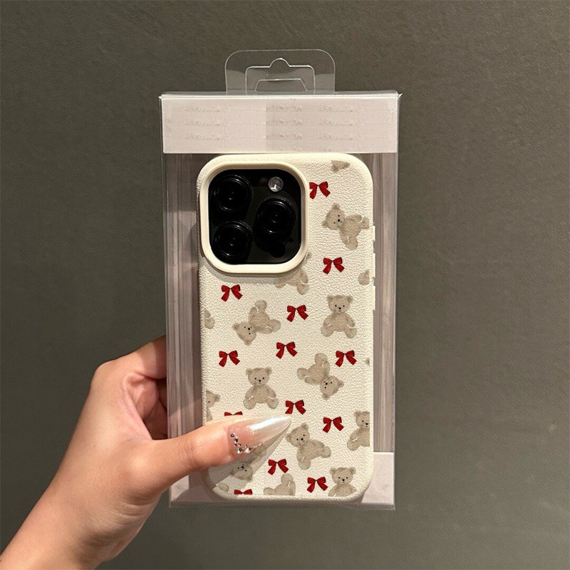 Capa Urso Laço Vermelho Textura Lichia Branco Marfim TPU Anti-Queda Presente iPhone 17 16 15 14 13 12 11 Pro Max Plus Ai