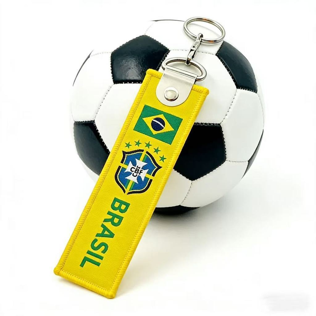 Produtos da Copa do Mundo Chaveira de bordado temático da seleção brasileira para a Copa do Mundo de 2026