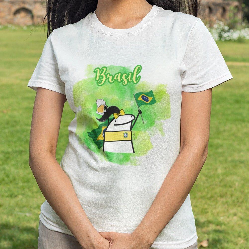 Camiseta Feminina Brasil Personagem Divertido com Bandeira Estampa Frontal Algodão Casual