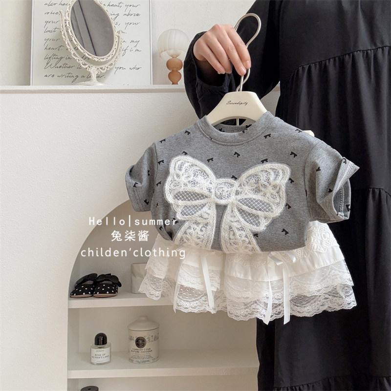 Novo produto pronto estoque roupas para meninas terno 2026 bebê arco manga curta camiseta moda crianças 3 bolo saia tern