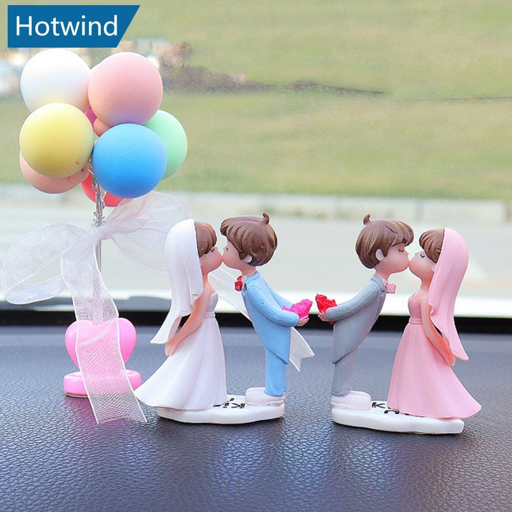 HW 2 Pçs/Set Painel Do Carro Boneca Adorável Noivo E Noiva Balão Pad Ornamento Decoração Com Banco Auto Acessórios Inter