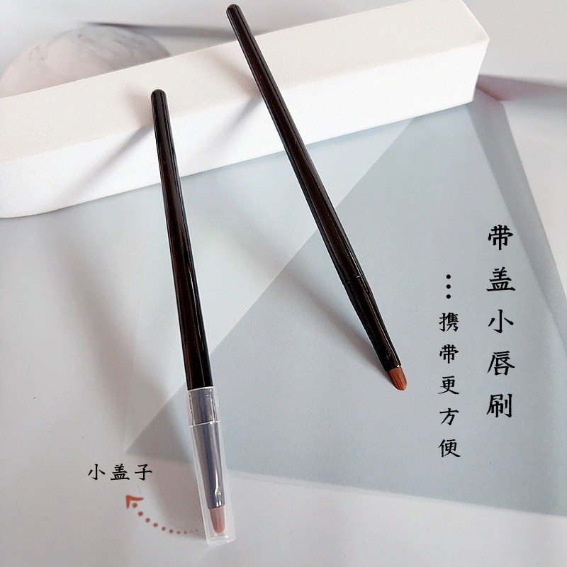 Cangzhou multifuncional portátil batom escova com tampa Anti-poeira lábio escova máscara labial batom escova corretivo m